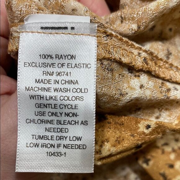 Arizona Jean‎ Co Golden Brown Floral Smocked Peplum Blouse NWT Size Small - Picture 11 of 11